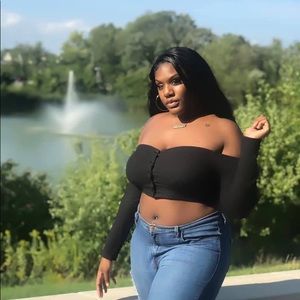 Fashion Nova Long Sleeve Crop Top